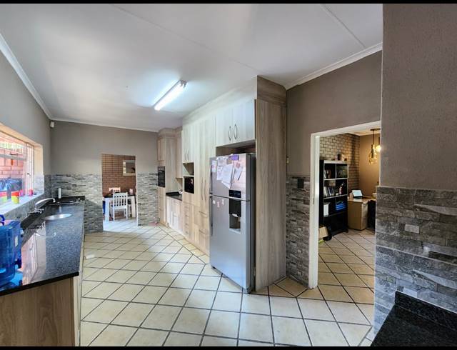 3 BEDROOM FREEHOLD FOR SALE IN CASHAN